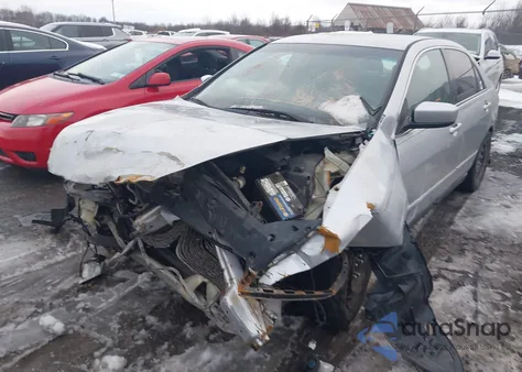 2003 Honda Accord 2.4 Lx z USA, uszkodzony, nr VIN 1HGCM56393A103045